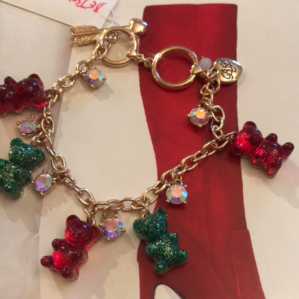 Authentic Betsy Johnson Toggle Bracelet. New with tag.